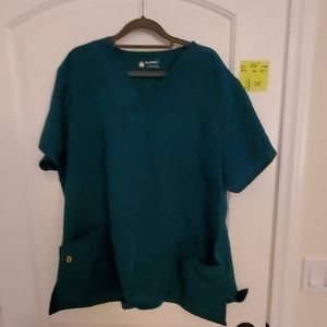 CLEARANCE. WonderWink green EUC scrub top 2XL